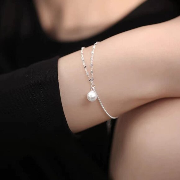Elegant Silver Bracelet with Pearl Accent - Picture 3 of 4